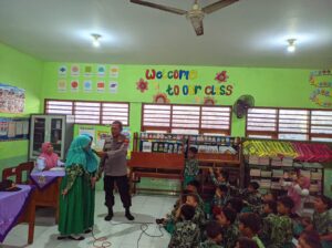 Menemui Para Pelajar, Kanit Binmas Polsek Taman Edukasi Bahaya Bullying