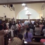 Momen Malam Paskah Di Gereja Katolik Bondowoso Dua Romo Pindah