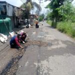 Ada Jalan Rusak di Sidoarjo, Gus Muhdlor : Aduan Warga Kita Perhatikan dan Dipastikan Ditindaklanjuti