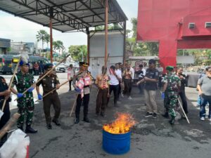 Guna Menjaga Kondusifitas, Polres Batu Musnakan Barang Bukti Terlarang