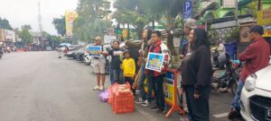 Bagi – bagi Takjil Komunitas Penyanyi Jalanan KPJ & Istana Karya Difabel (IKD) Kota Batu