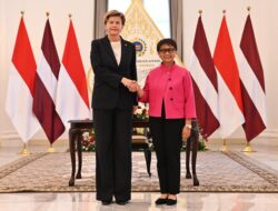 Menlu RI Sambut Menlu Latvia di Jakarta, Bahas Kerja Sama Bilateral